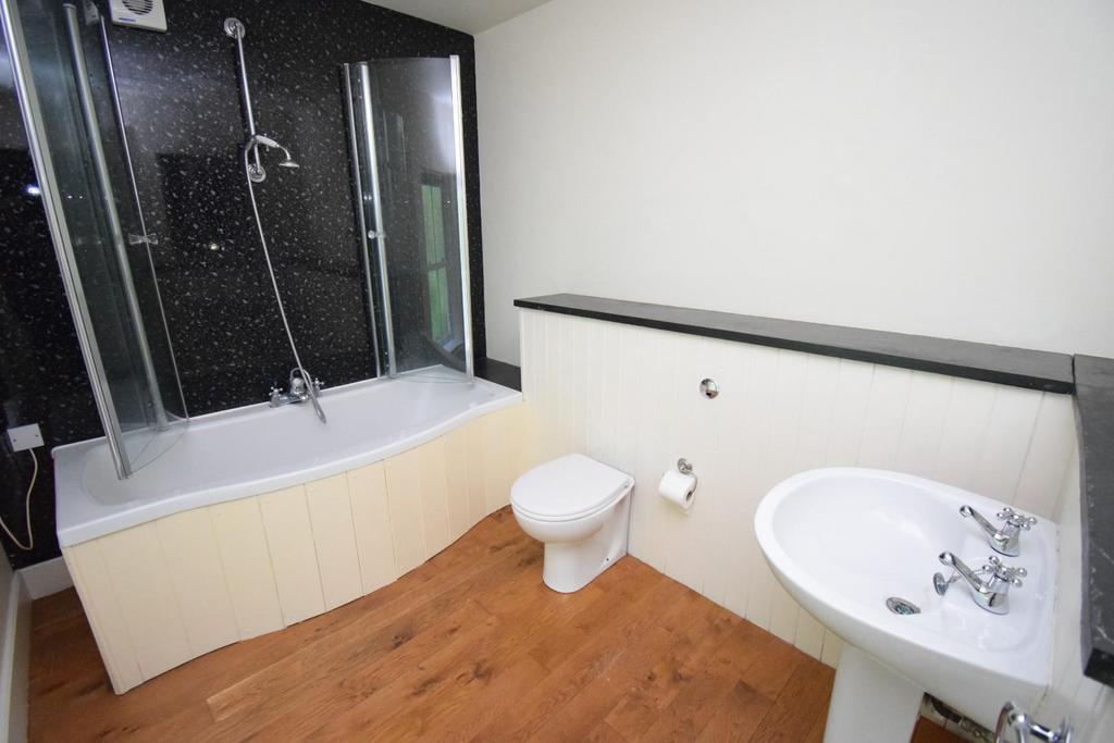 Bathroom.JPG
