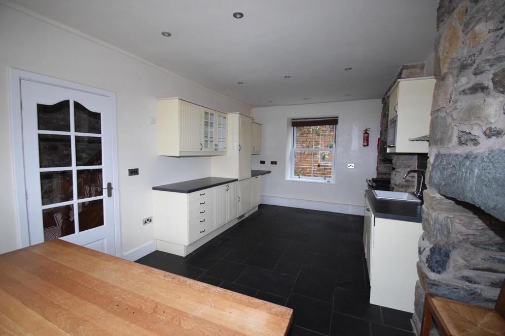 Kitchen 2.JPG