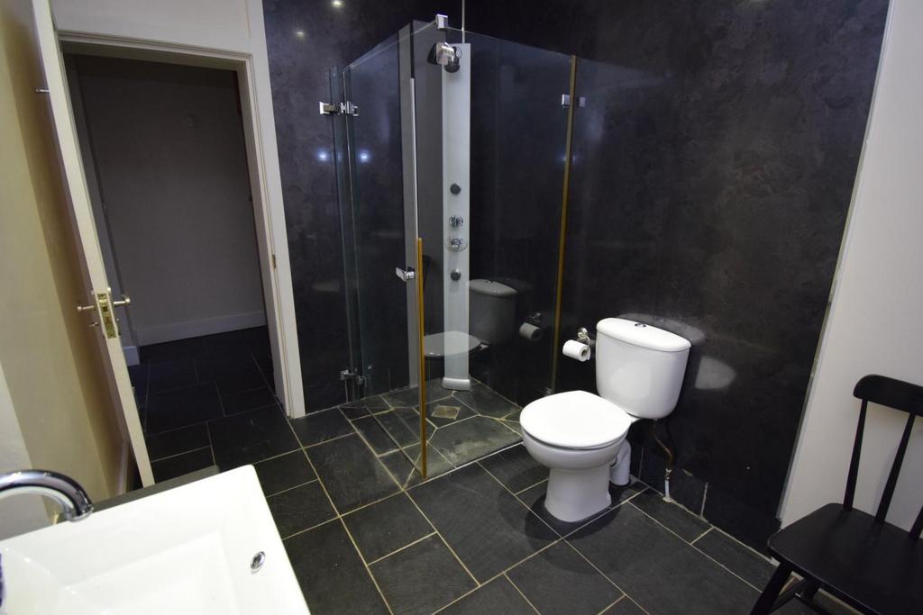 Shower Room.JPG