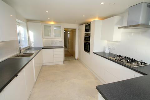 5 bedroom semi-detached house for sale - Gresham Road, Staines-upon-Thames, TW18