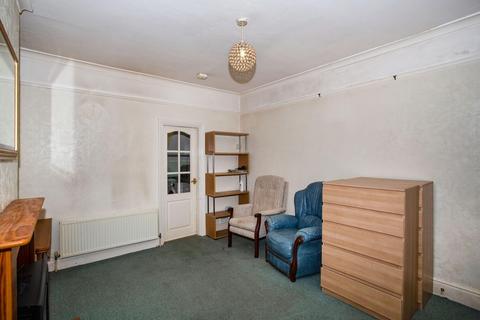 2 Birch Grove, Harrogate, HG1 4HR