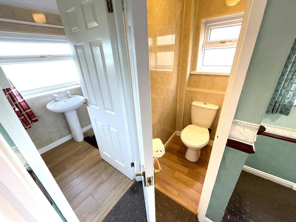 BATHROOM & WC