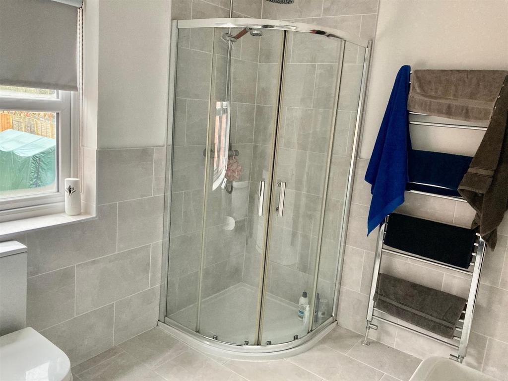 Bathroom 2.jpg