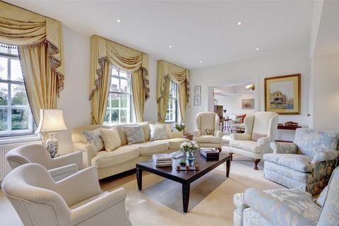 26 Southway, London, NW11 6RU