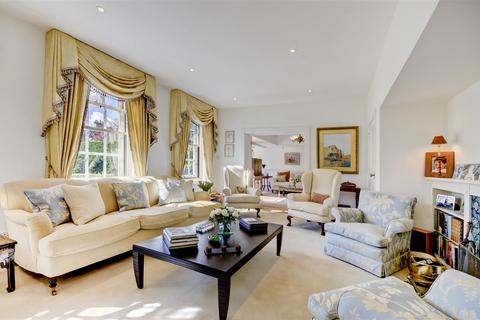 26 Southway, London, NW11 6RU