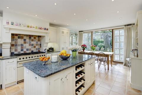26 Southway, London, NW11 6RU