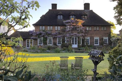 26 Southway, London, NW11 6RU