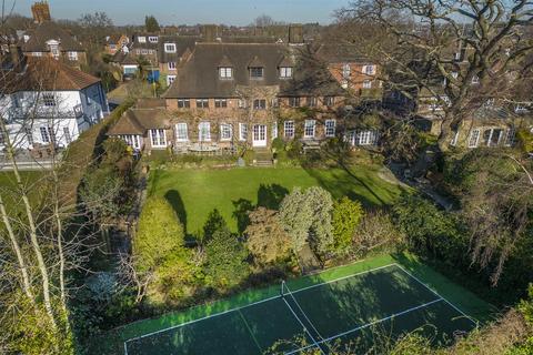 26 Southway, London, NW11 6RU