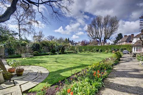 26 Southway, London, NW11 6RU