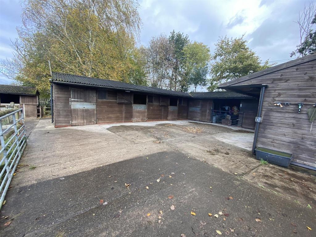 Overton House Stables, Tilston Road, Malpas, SY14 7DF Equestrian