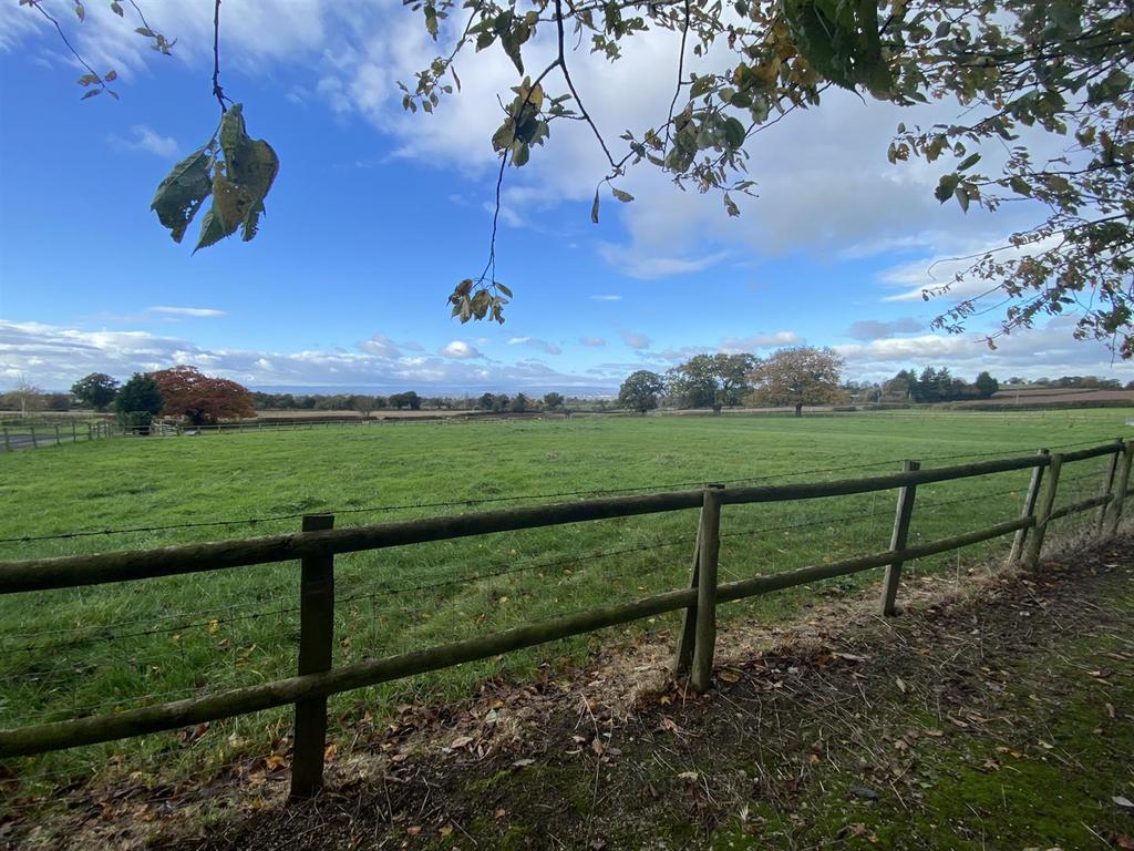 Overton House Stables, Tilston Road, Malpas, SY14 7DF Equestrian