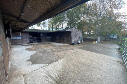 Equestrian property to rent - Overton House Stables, Tilston Road, Malpas, SY14 7DF