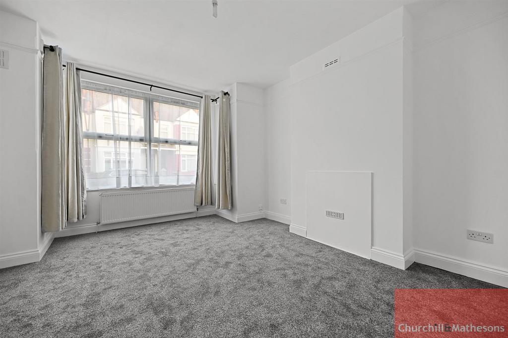 Drayton Road, London, NW10 3 bed flat £450,000