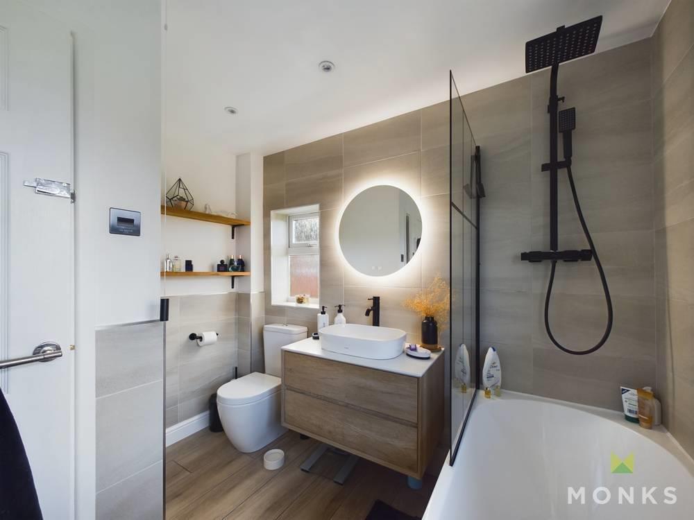 Bathroom 2.jpg
