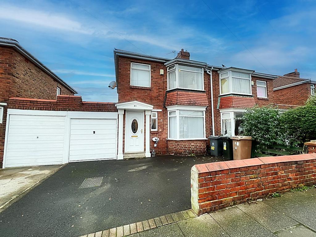 Kings Road North, Kings Estate 3 bed semidetached house for sale £