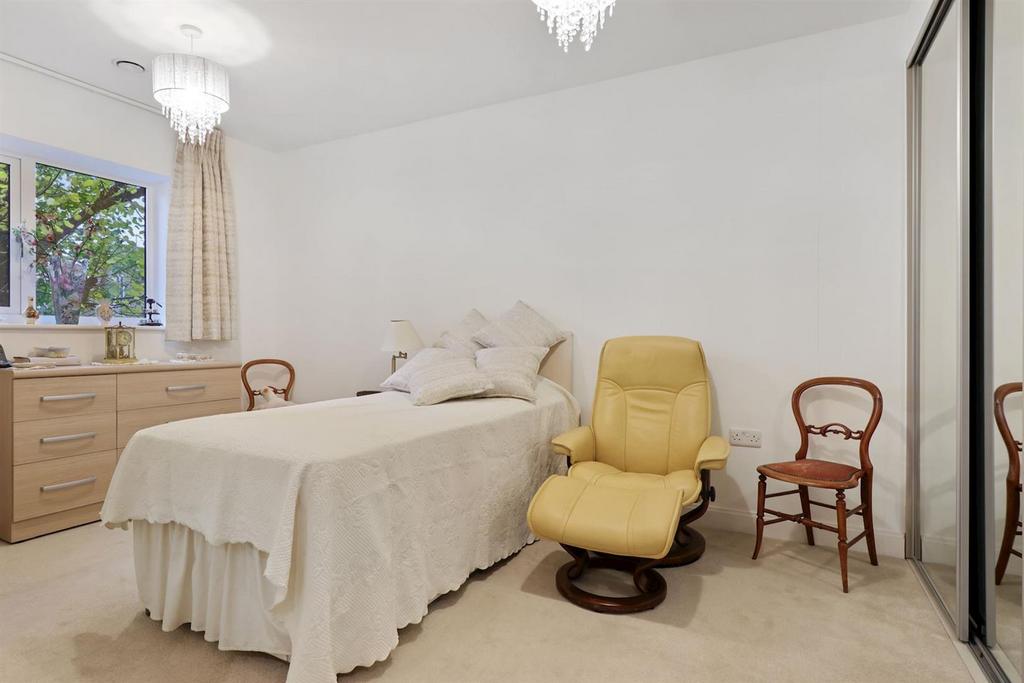 04-319778841 am 12 Millstone House, St. Marys Lane