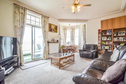3 bedroom apartment for sale, Palmeira Avenue, Westcliff-On-Sea SS0