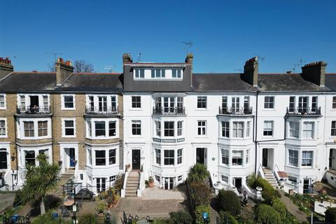 1 bedroom flat for sale, Clifftown Parade, Southend-On-Sea SS1
