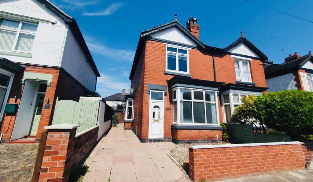 Stanley Road, Hartshill, StokeOnTrent 3 bed semidetached house to