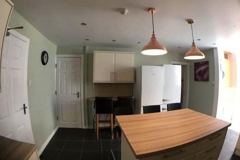 1 bedroom in a house share to rent, 39 Kensington Terrace