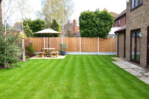 4 bedroom detached house for sale - Weybridge Walk, Southend-On-Sea SS3