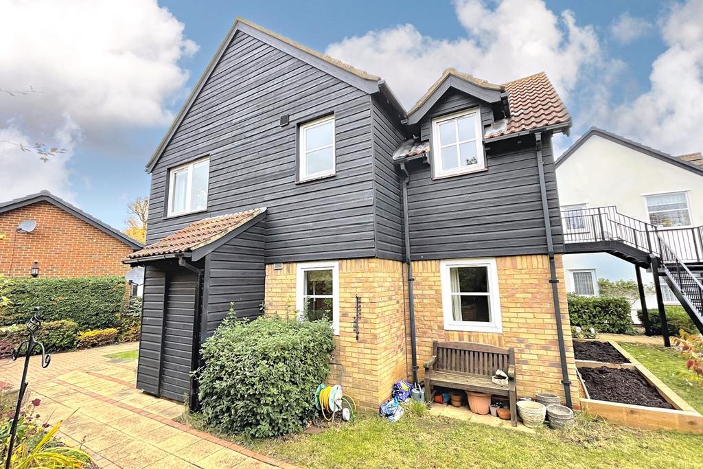 High Wych Road, Sawbridgeworth, CM21 2 bed retirement property for sale