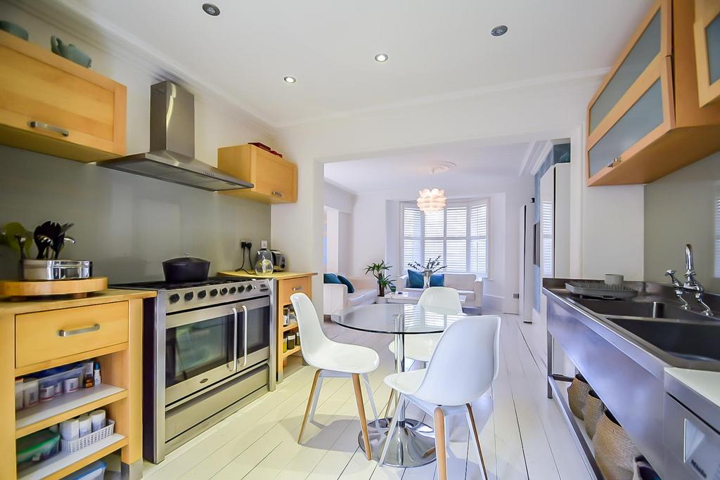 Cambridge Road, SouthendOnSea SS1 3 bed terraced house for sale £