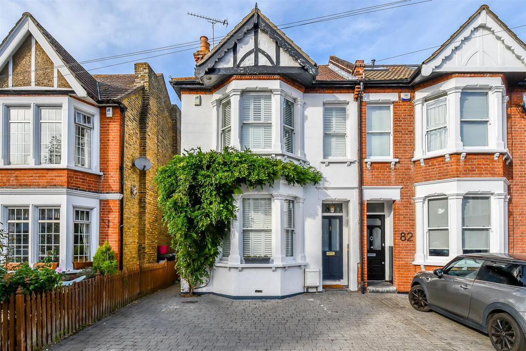 Grange Road, LeighOnSea SS9 3 bed semidetached house £680,000