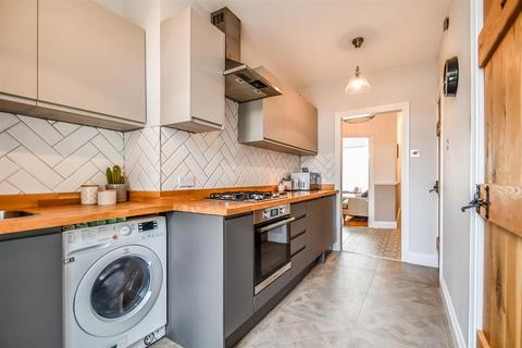 1 bedroom apartment for sale, Station Road, Leigh-On-Sea SS9