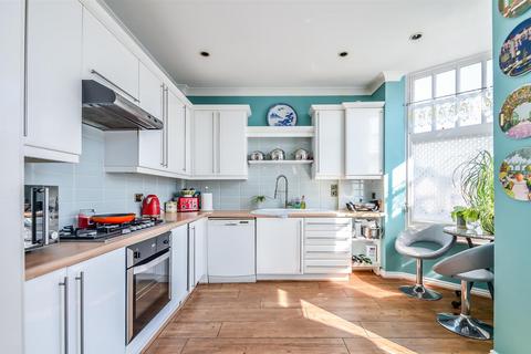 2 bedroom apartment for sale, 2 Palmeira Avenue, Westcliff-On-Sea SS0