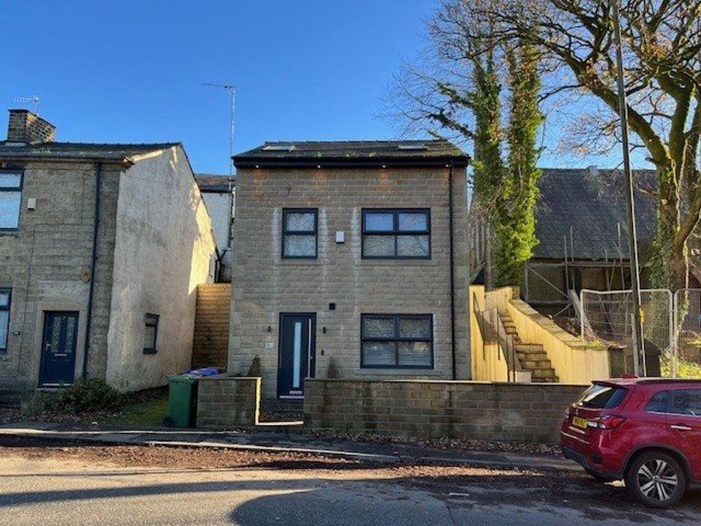 Whalley Road, Ramsbottom, BL0 0EF 3 bed detached house £1,350 pcm (£