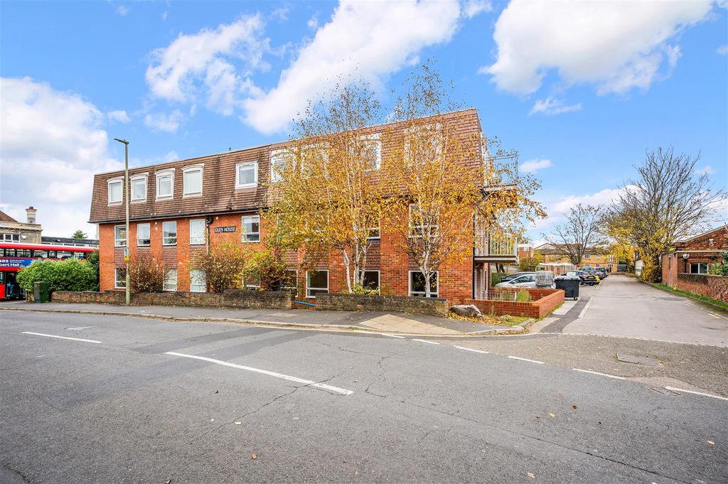 East Street, Epsom 2 bed flat for sale £335,000