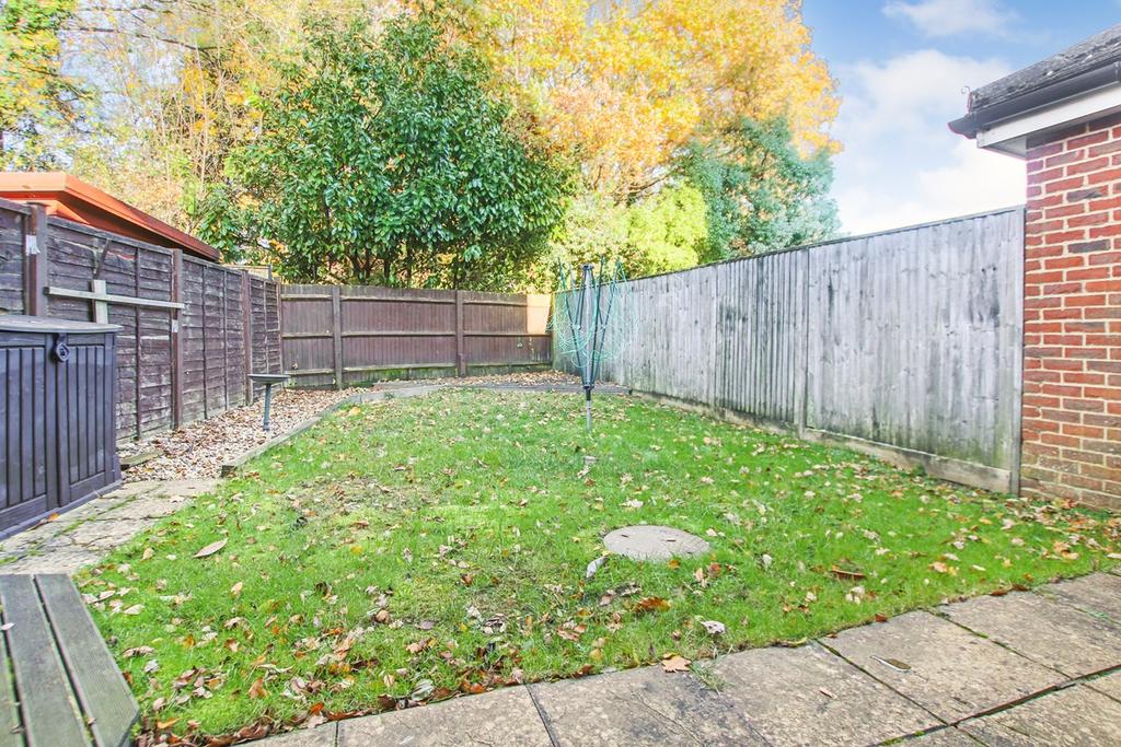 London Road, East Grinstead, RH19 4 bed link detached house for sale