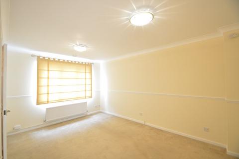 3 bedroom terraced house to rent - Shaw Drive, WALTON-ON-THAMES, KT12