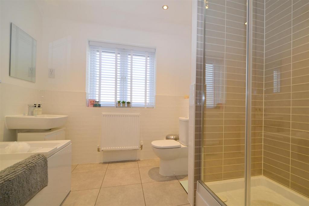 Ensuite.JPG