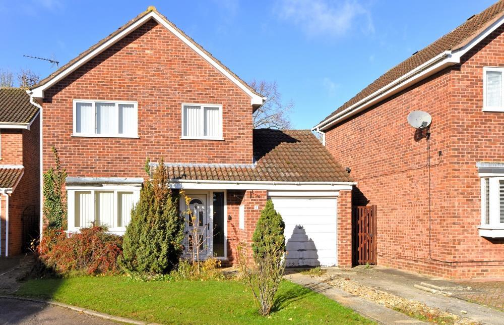 Fairford Way, Bicester 3 bed detached house £350,000