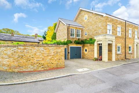 4 bedroom semi-detached house for sale - Brigadier Way, Southend-On-Sea SS3