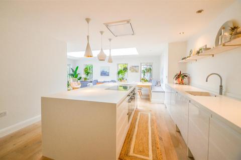 4 bedroom semi-detached house for sale - Brigadier Way, Southend-On-Sea SS3