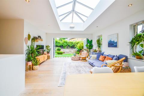 4 bedroom semi-detached house for sale - Brigadier Way, Southend-On-Sea SS3