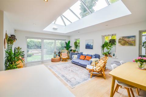 4 bedroom semi-detached house for sale - Brigadier Way, Southend-On-Sea SS3