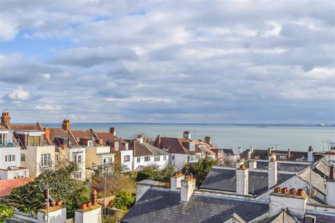 2 bedroom apartment for sale, Grand Drive, Leigh-On-Sea SS9