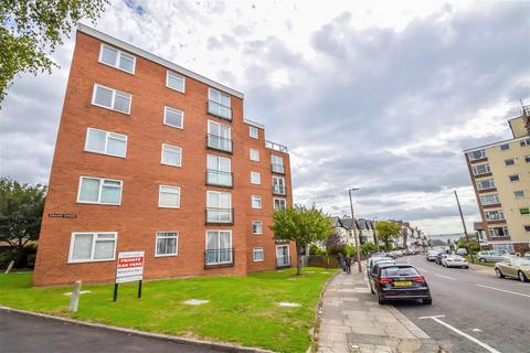 2 bedroom apartment for sale, Grand Drive, Leigh-On-Sea SS9