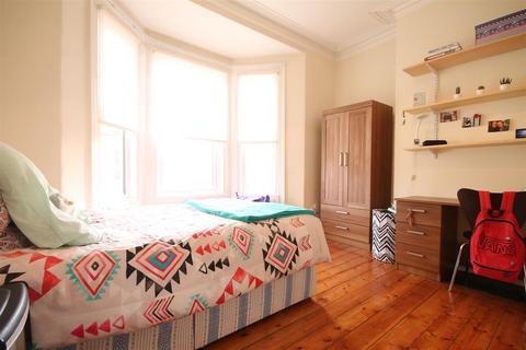 3 bedroom apartment to rent - Stratford Road, Heaton