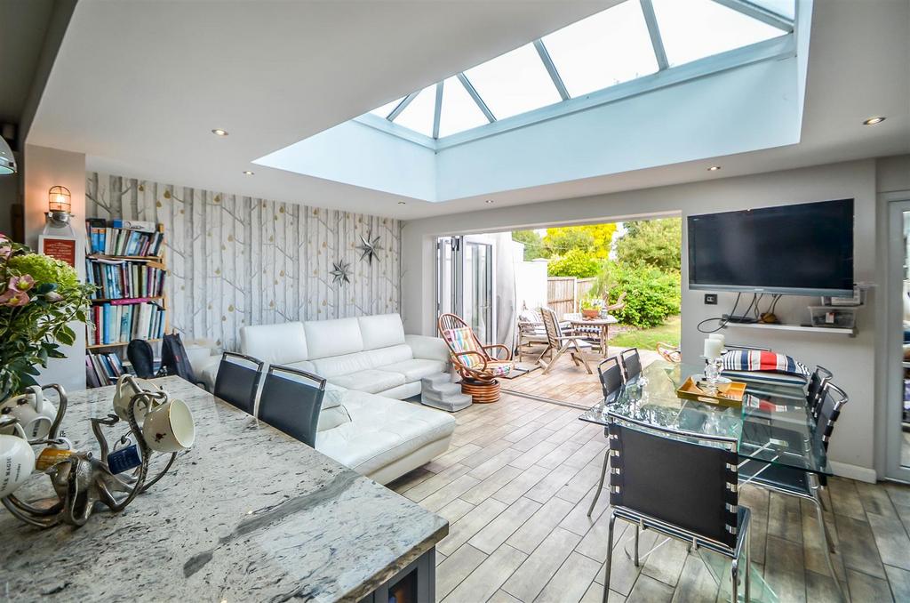 Hamstel Road, SouthendOnSea SS2 4 bed semidetached house for sale