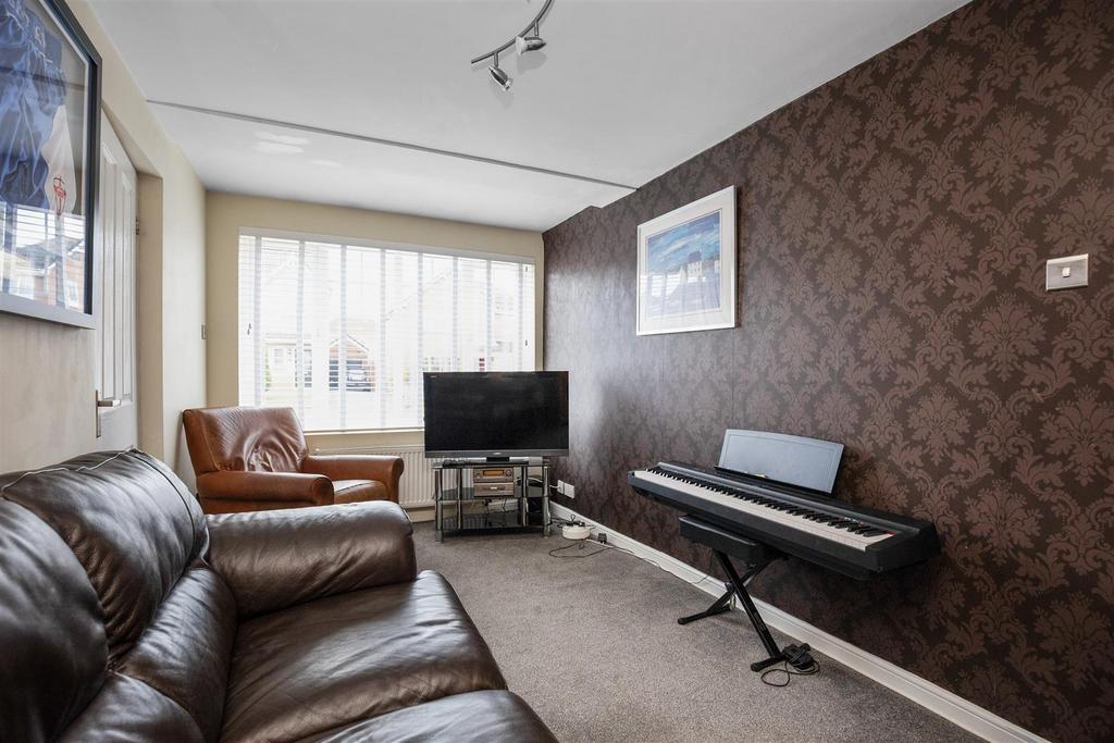 17 Dover Way15.jpg