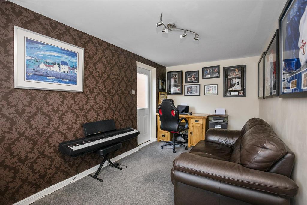 17 Dover Way16.jpg