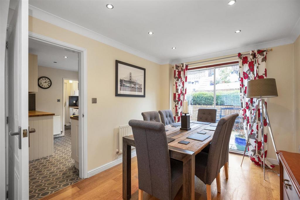 17 Dover Way9.jpg