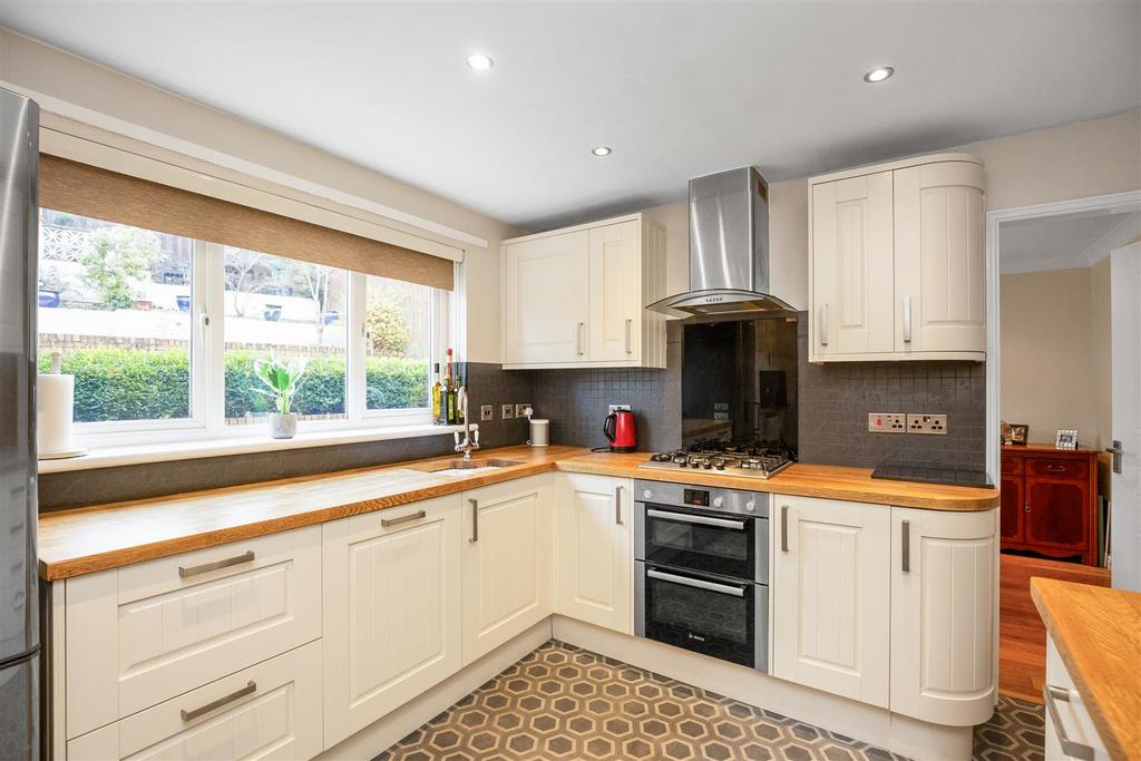 17 Dover Way11.jpg