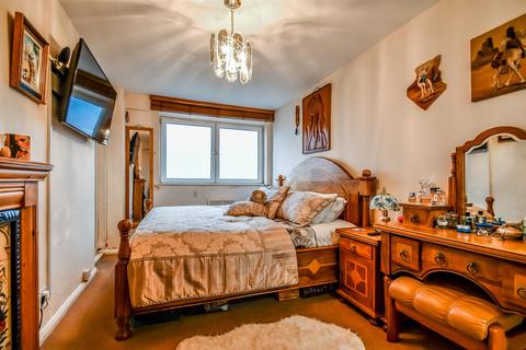 3 bedroom flat for sale, Westcliff Parade, Westcliff-On-Sea SS0