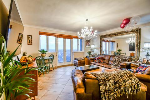 3 bedroom flat for sale, Westcliff Parade, Westcliff-On-Sea SS0